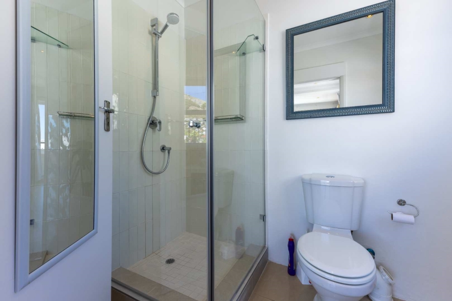 To Let 4 Bedroom Property for Rent in Fresnaye Western Cape